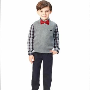 🛻4T boys 4 piece outfit with the cutest little bow tie